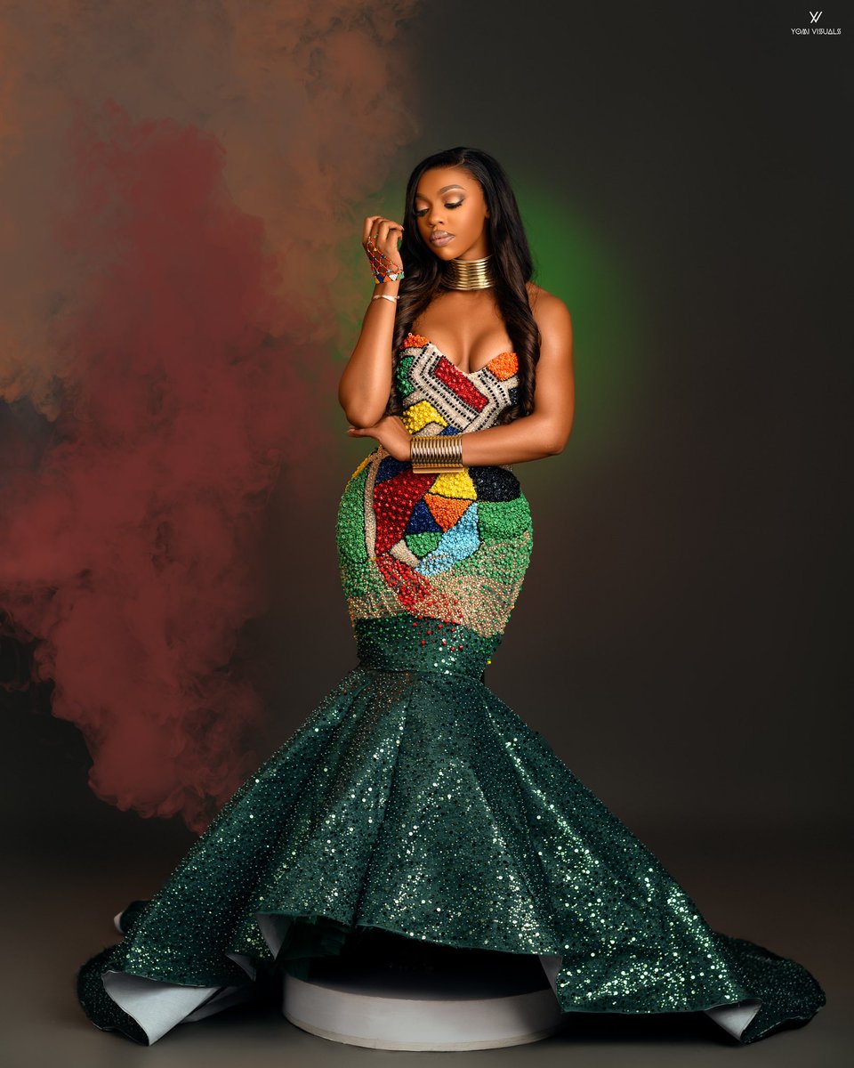 RealKhosiTwala's tweet photo. Dress inspired by 🇿🇦 x🇳🇬 flags https://t.co/j1hWJppsNa