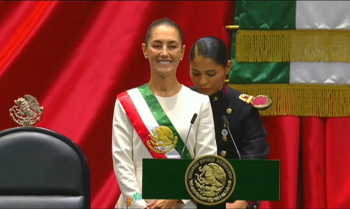 JooshTV's tweet photo. Más allá de las ideologías políticas es un hecho histórico que una mujer llegué por primera vez a la Presidencia de México. Ojalá que sea una Presidenta para TODOS los que vivimos en este hermoso país. Éxito @Claudiashein https://t.co/AaEgtP9Jf2