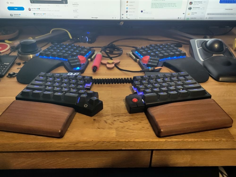 2disbetter (@2disbetter) on Twitter photo <a href="/UltHackKeyboard/">Ult. Hack. Keyboard</a> What you do when you can't just make up your mind on what keyboard you want to use. Thanks UHK for making it such a hard decision. For me, I've just decided to use both. <a href="/UltHackKeyboard/">Ult. Hack. Keyboard</a> What you do when you can't just make up your mind on what keyboard you want to use. Thanks UHK for making it such a hard decision. For me, I've just decided to use both.