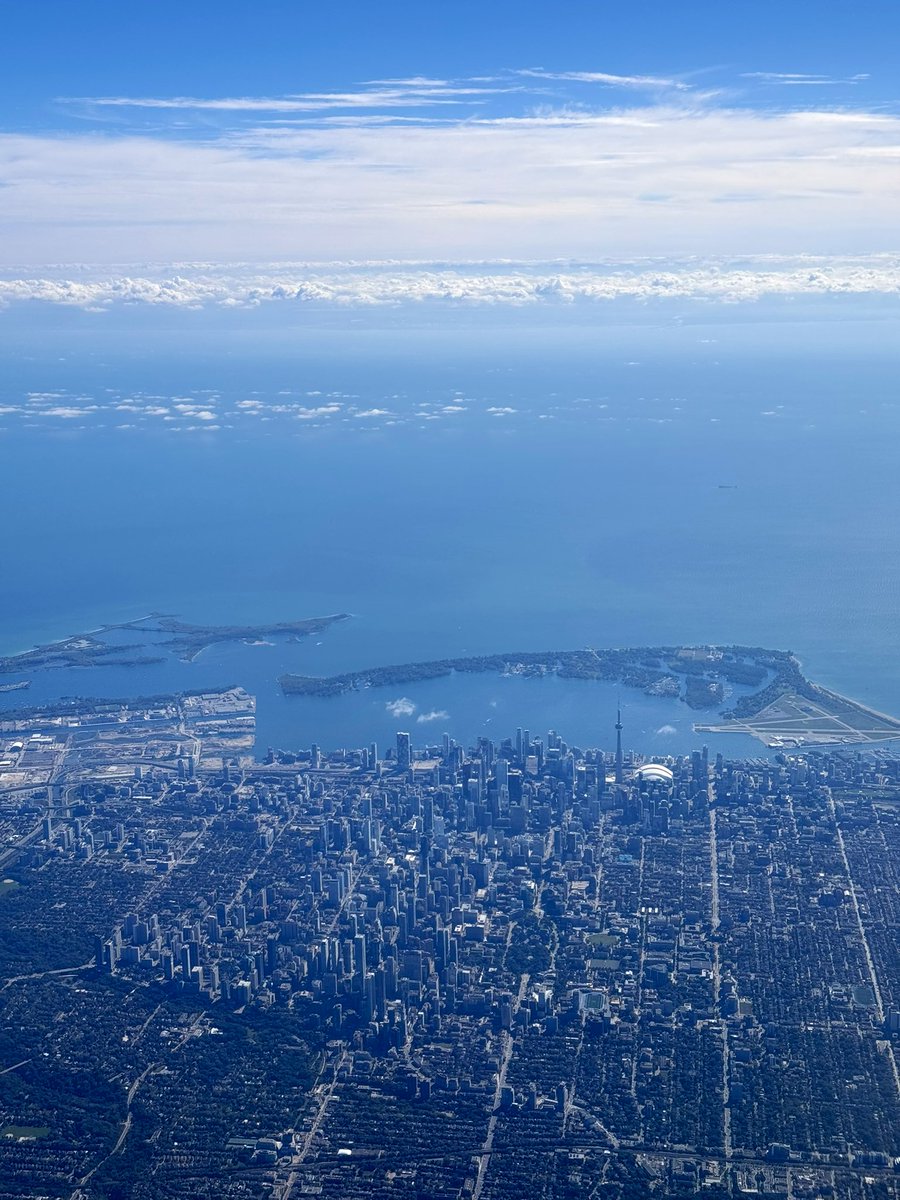 johnage's tweet image. Flying into Toronto will always provide superior views.