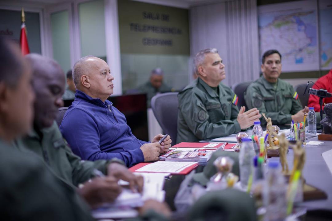 MijpVzla's tweet photo. 🇻🇪 En perfecta Unión Cívico Militar Policial.

Este martes, desde las instalaciones del @CEOFANBVE, tuvo lugar una videoconferencia con el Alto Mando Militar, órganos de seguridad ciudadana, el INAC y @transportegobve https://t.co/gASihWfA7K