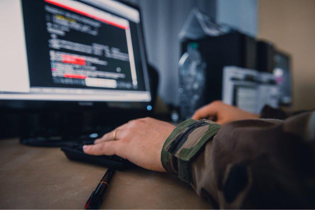 Depuis 2012, Octobre s’illustre comme le #CyberMois de l’année.
Le <a href="/ComcyberFR/">Commandement de la cyberdéfense</a> mobilise près de 4 000 cybercombattants, soldats, marins et aviateurs, pour défendre les systèmes d'information des <a href="/Armees_Gouv/">Ministère des Armées et des Anciens combattants</a>.

Des JOP 2024 aux exercices nationaux et internationaux comme Defnet et