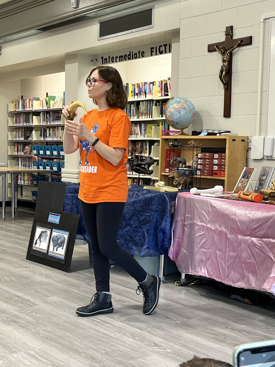 stmattoakville's tweet photo. A visit from Author and Paleontologist Kara "Bones" Bartley. Students from grades 1-6 were treated to a hands-on experience with the chance to handle real fossils. Our Junior students were also treated to a reading from one of Ms. Bartley's novels! @HCDSB @hcdsblibrarians https://t.co/aItWpiZKGu