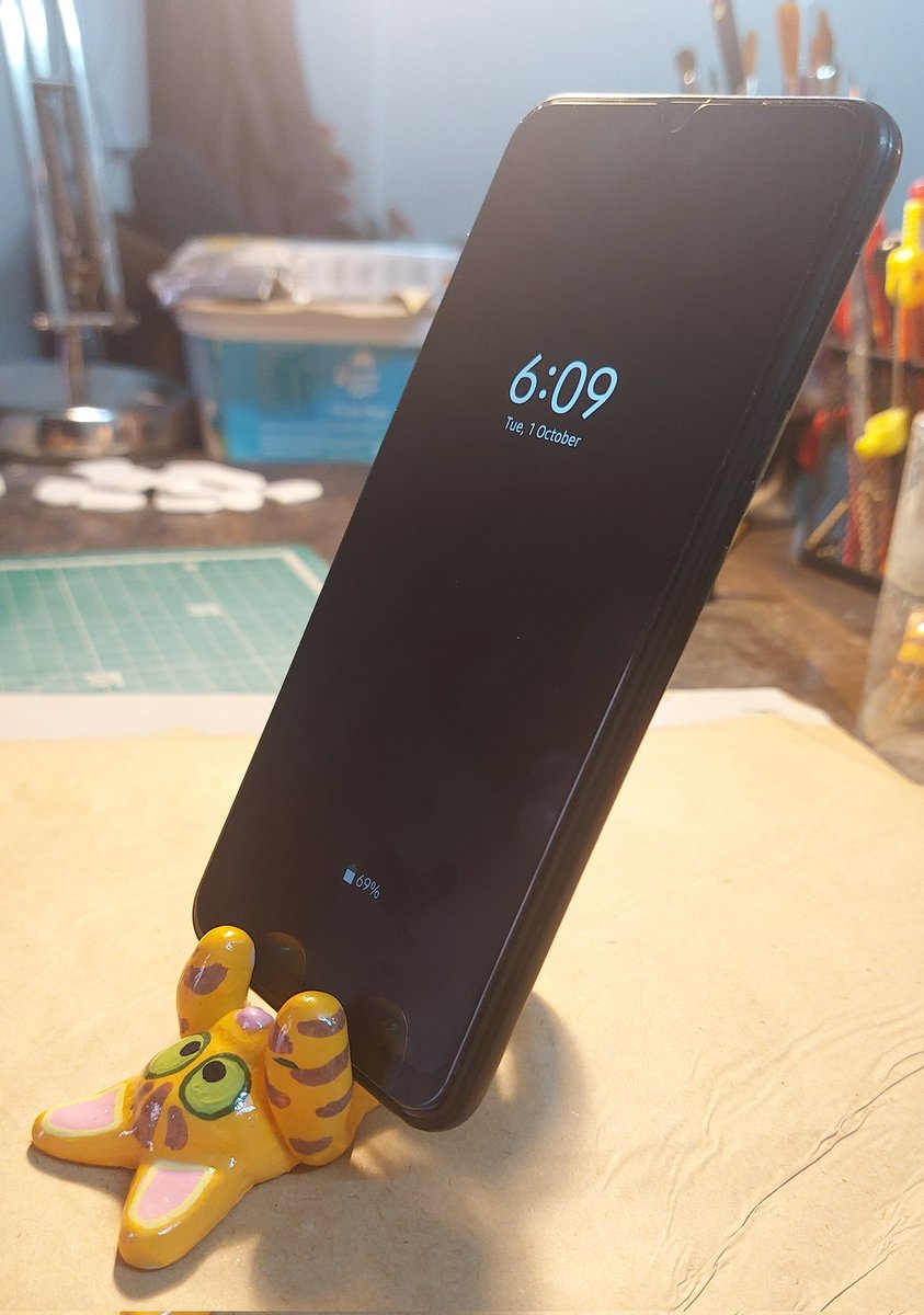 MituTalksAgain's tweet photo. Shipped this handsome boi today... 
.
.
.
.
#art #handmade #clay #cat #ArtistOnTwitter #moonclay #India #phoneholder #phoneaccessories https://t.co/27GTUacsWa