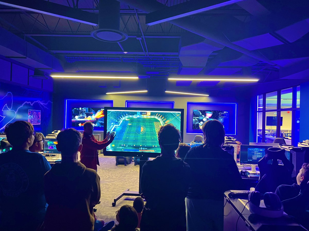 We are excited to be back in action this season! Our first week of practice and matches are in the books. Stay tuned all season for updates! #gohillers #playvs