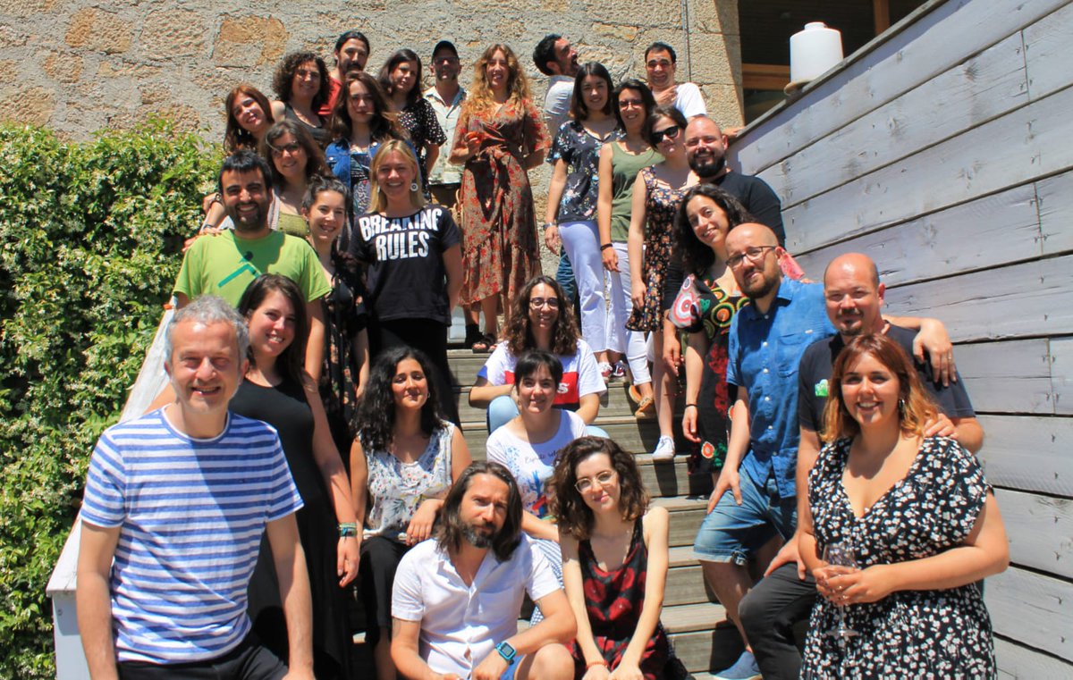XestionCultural's tweet photo. Este venres comezamos unha nova edición do Posgrao en Xestión e Innovación Cultural da USC! 💙
Estamos desexando atoparnos na Facultade d- @EcoAdeUSC - e poñer cara ás compañeiras coas que imos #AprenderCompartindo neste curso 2024/2025 🧑🤝🧑 https://t.co/h5Z7864Ukg