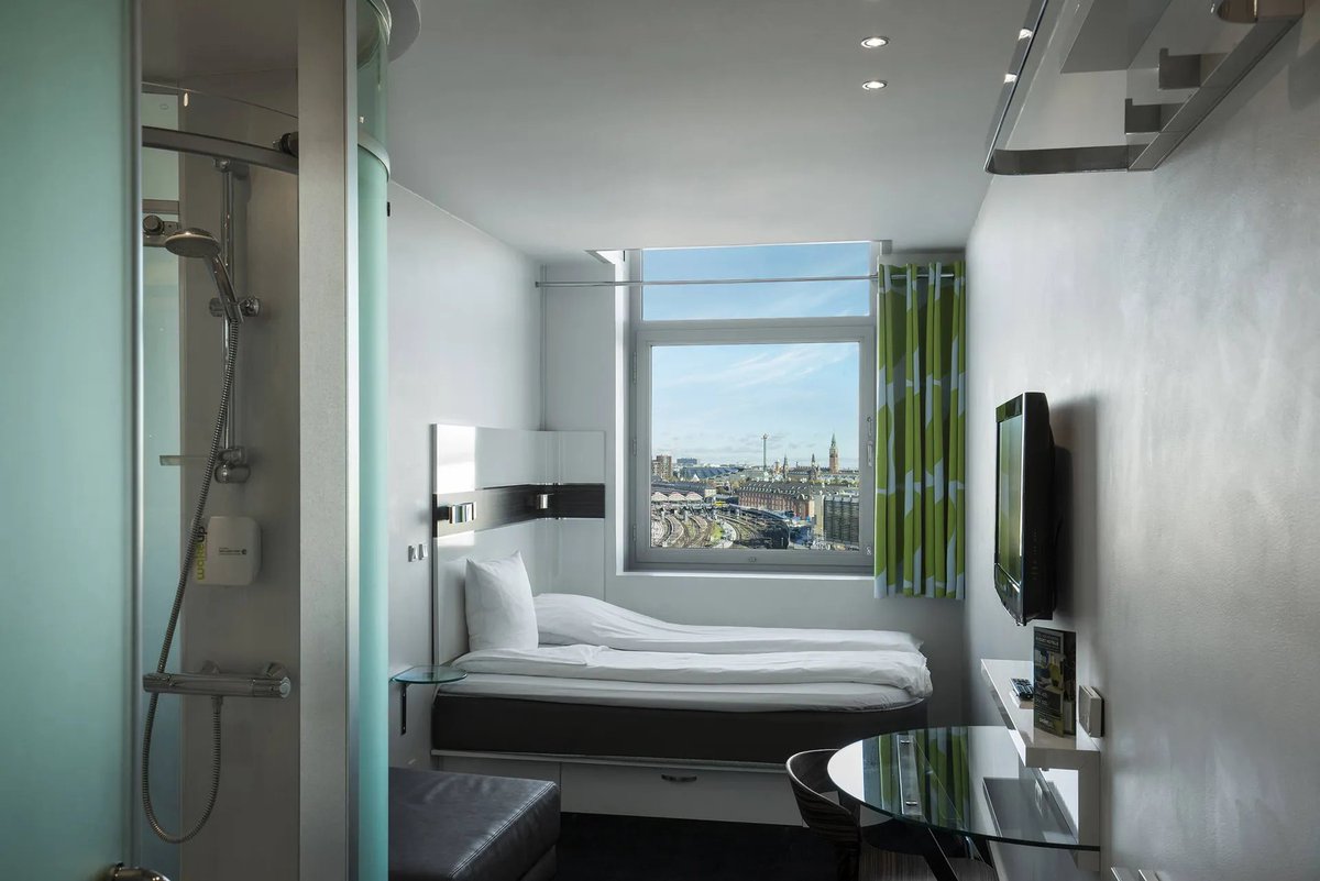 🌆 Solo stedentrip naar Kopenhagen vanaf €379! Verblijf 4 dagen in het moderne Wakeup Hotel, op slechts 10 minuten wandelen van het beroemde Tivoli.

🚇 Ideaal gelegen met openbaar vervoer binnen handbereik. Binnen 15 minuten loop je naar het centraal station, en met de metro