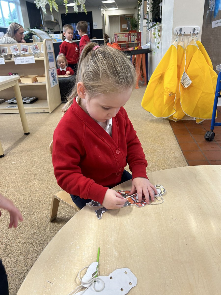 PCPNursery's tweet image. This week at our funky fingers table we have been threading with string! #finemotordevelopment #physicaldevelopment