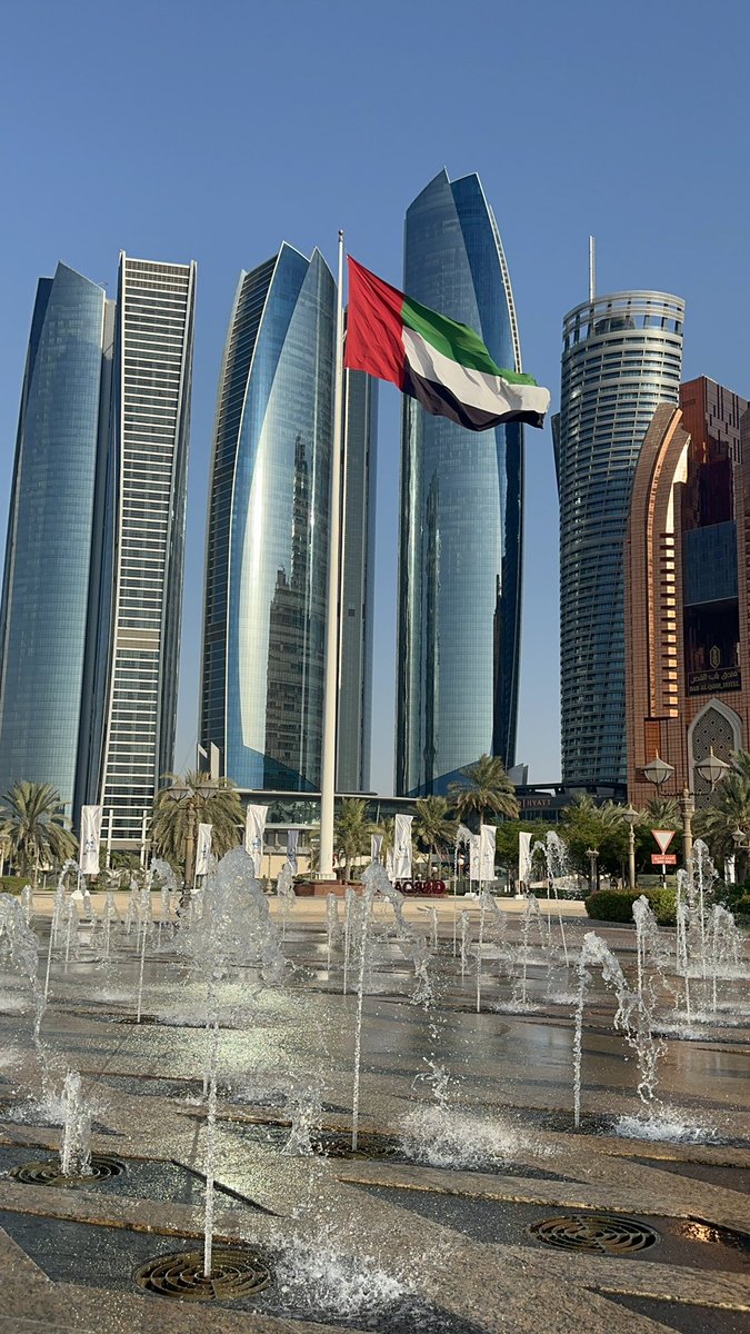 JUQ2I's tweet photo. عن عذوبة المسير في اتجاه من نُحِب قيل: ”لا تأتي إليّ، دعني أحب العالم في السير بإتجاهك👥♥️. https://t.co/YegeE9MebU
