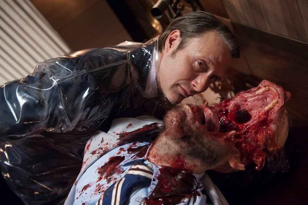 Forever coming across random photos of Mads posing with fake dead bodies and limbs on the Hannibal set💀💀