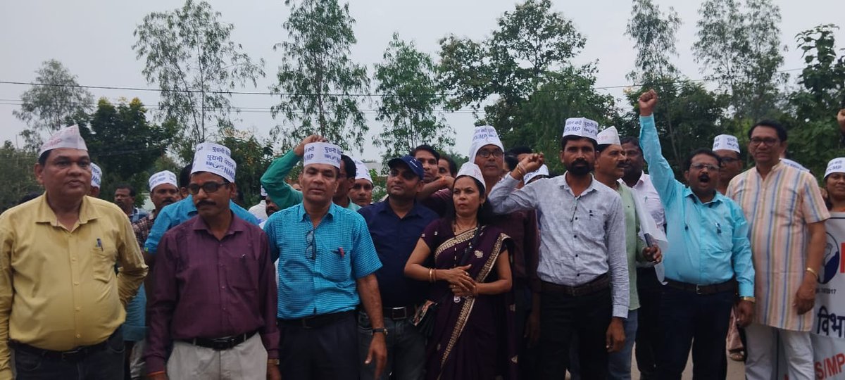 गुस्ताख हवाओं से डरना नहीं चाहिए।
समझौता हालातों से करना नही चाहिए।
OPS का लक्ष्य तो बेचैन है तुम्हें पाने के लिए
आँखों से OPS का ख्वाब बस मरना नहीं चाहिए।
#NMOPS
#पुरानी_पेंशन_बहाल_करो 
<a href="/Girdhari_30/">Girdhari Thakre 2</a> 
<a href="/neel_sushant/">Zen Z</a> 
<a href="/SuryawaSingh/">Pratapsingh Suryawansh</a> 
<a href="/MukeshB35164238/">Mukesh Baghel</a> 
<a href="/Ramnaresh_1125/">Ramnaresh Kushwaha</a> 
<a href="/BKPATEL2410/">B. K. PATEL (President NMOPS , Balaghat)</a>