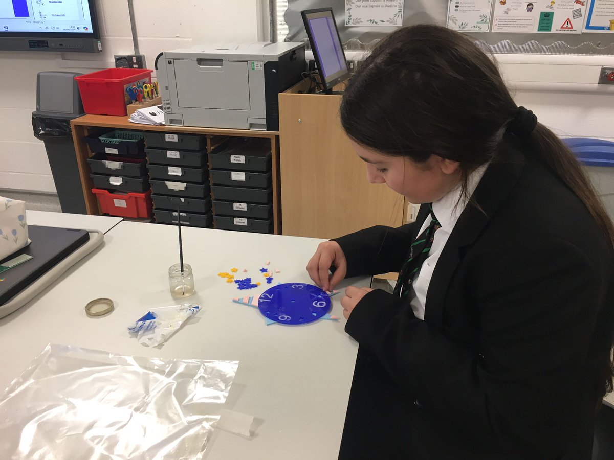 CHSGcreativeart's tweet image. Year 8 engineering girls are finishing their acrylic clocks. Project includes ACCESSFM, modelling, CADCAM (building on their year 7 skills and using the laser cutters funded by The Connolly Foundation #girlsinstem #girlsinengineering #cadcam #HPC @Challney_Girls @ConnollyFound