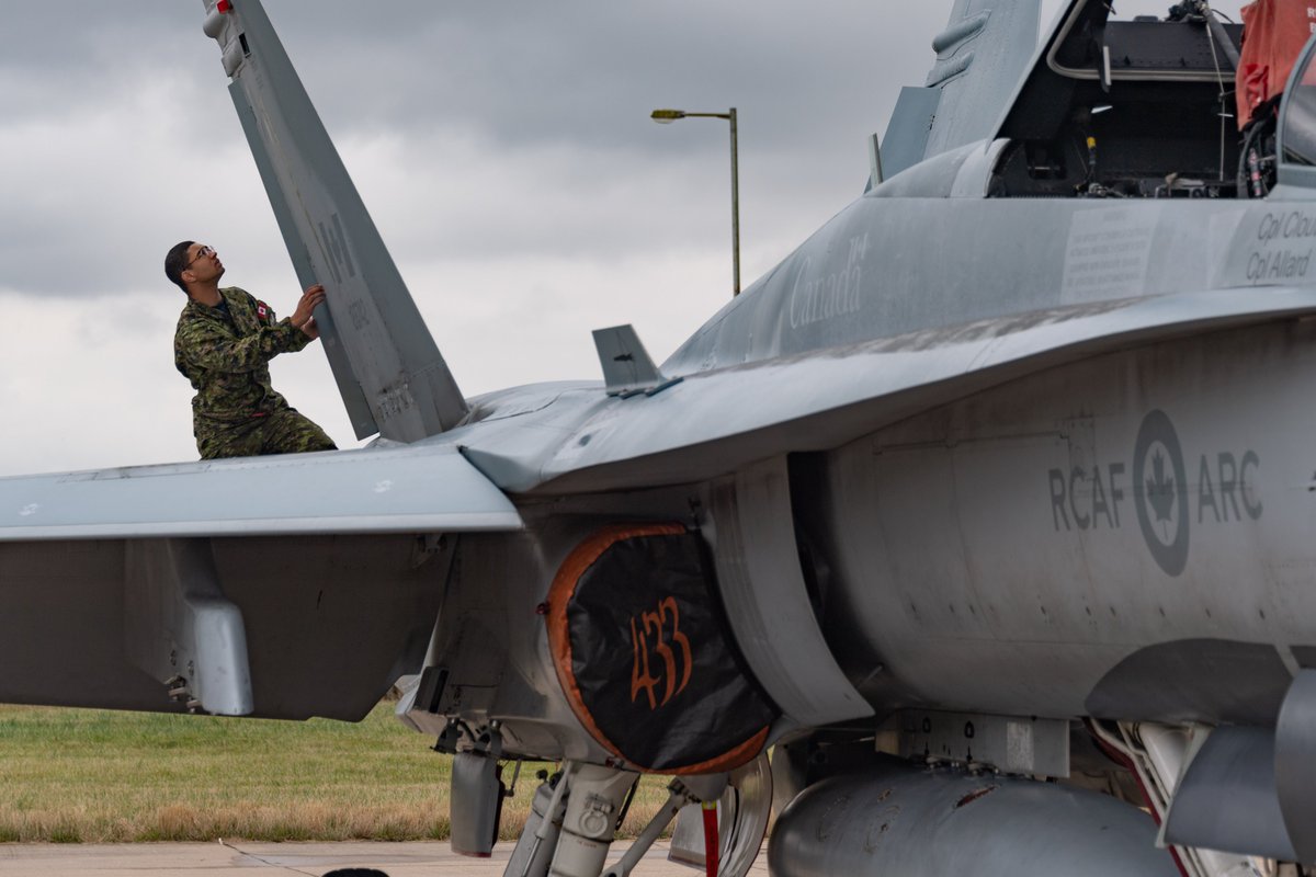 RCAFOperations's tweet photo. Keeping flight operations running smoothly during Ex #CobraWarrior takes #teamwork. @RCAF_ARC Aircraft Maintenance Technicians from #409Sqn and #435Sqn are dedicated to ensuring our CF-188 Hornets and CC-130HT are mission-ready around the clock. #TechTuesday https://t.co/m3lglw6Kw9