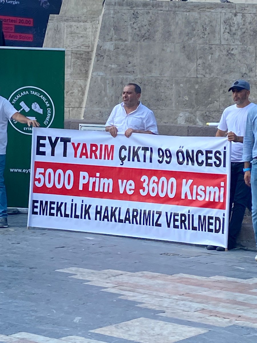Eksik çıkartılan EYT Yasası “Anayasal Hak”olmasına rağmen,
Vekillerin ve Bakanın Açıklamalarına rağmen,
Hafta sonu açık bırakılan SGK’larda borçlanılmasına rağmen,
Elimizden alınan 
5000 Prim ve Kısmi Emeklilik Hakları artık Meclis’e!

#5BinVeKısmiyeAdalet