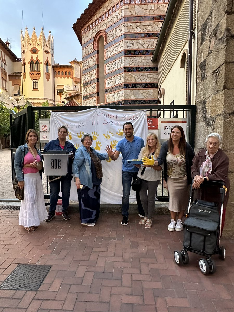 Junts Lloret de Mar (@juntslloret) on Twitter photo Avui hem participat a l’acte de commemoració de l’1 d’octubre organitzat pel <a href="/CLxRLloretdeMar/">Consell Local per la República Lloret de Mar</a> i el <a href="/CDRLloretdeMar/">CDR Lloret</a>.
Encara som aquí! 🙌
#LloretdeMar #1Oct #independència Avui hem participat a l’acte de commemoració de l’1 d’octubre organitzat pel <a href="/CLxRLloretdeMar/">Consell Local per la República Lloret de Mar</a> i el <a href="/CDRLloretdeMar/">CDR Lloret</a>.
Encara som aquí! 🙌
#LloretdeMar #1Oct #independència