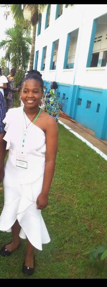Avis de recherche 
Elle s’appelle NYEBE Arielle Léna 
Élève en seconde C au collège de la Retraite de Yaounde.
Habitant le quartier Mimboman, d’où Elle est partie de la  hier aux environs de 13heures.