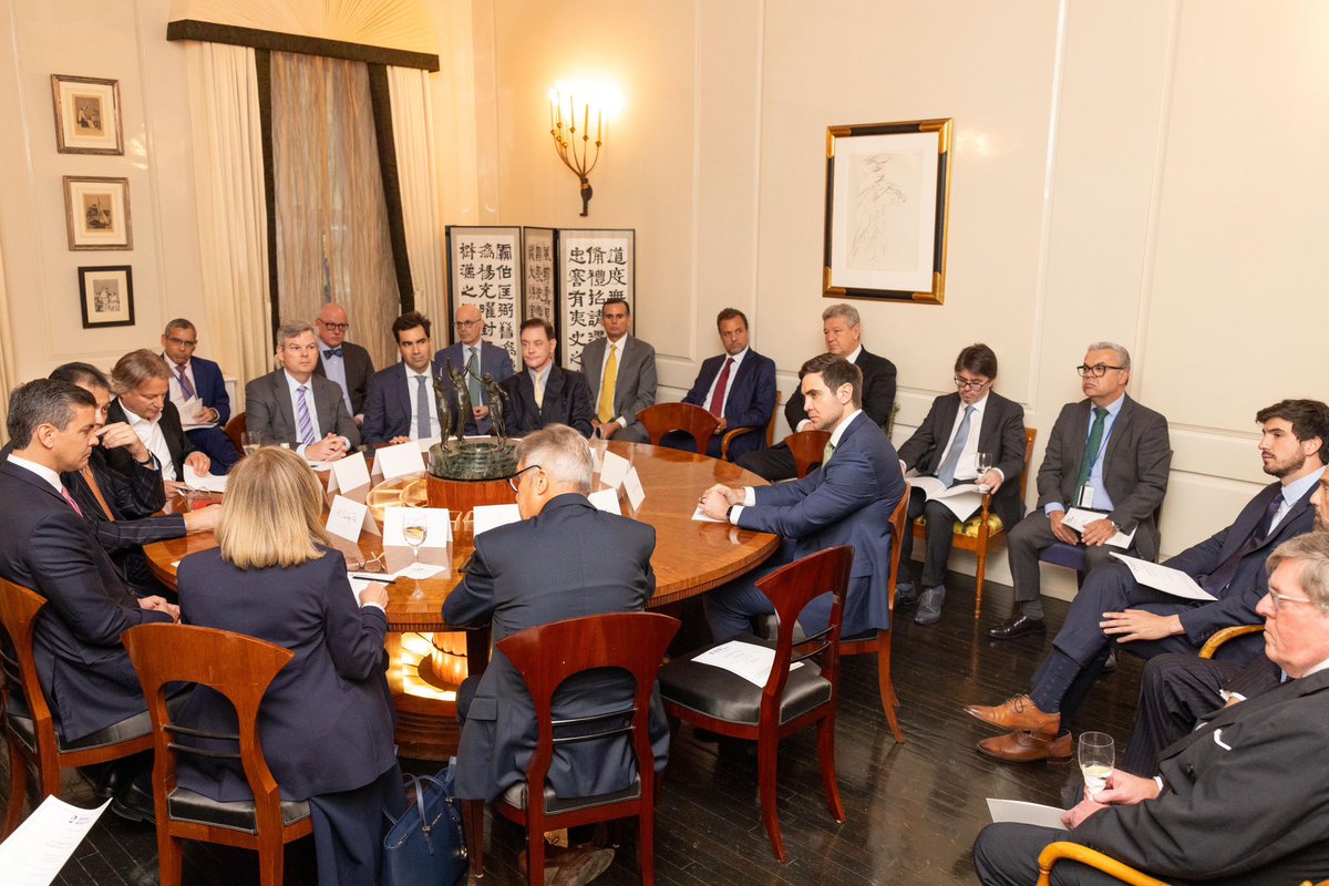 ferrere's tweet photo. #PARAGUAY Nuestros profesionales, @c_vasconsellos y @MatiasChavesA, participaron de una sesión de @GlobalAmericans en Estados Unidos, en la que se abordaron avances recientes de Paraguay, así como los desafíos que se avecinan.

#oportunidades #negocios #BD #crecimiento #economía https://t.co/JZQpJYimG7