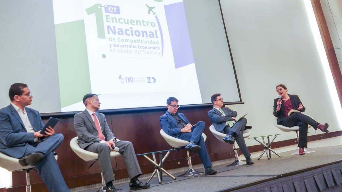 FNDCol's tweet photo. "Uno de los principales obstáculos que enfrentan los departamentos para avanzar en competitividad es la falta de coordinación entre los territorios y la Nación", afirmó @MariaMCanteroG, jefe de Estudios Económicos @MincomercioCo. Además, señaló que una clave para el desarrollo económico del país es simplificar las regulaciones a nivel departamental. #CompetitividadYDesarrollo