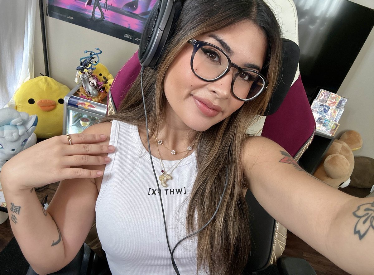 hey! doing a <a href="/elfcosmetics/">e.l.f. Cosmetics</a> channel take over from 2-5pm pst 💜 pop in! #ad twitch.tv/elfyou