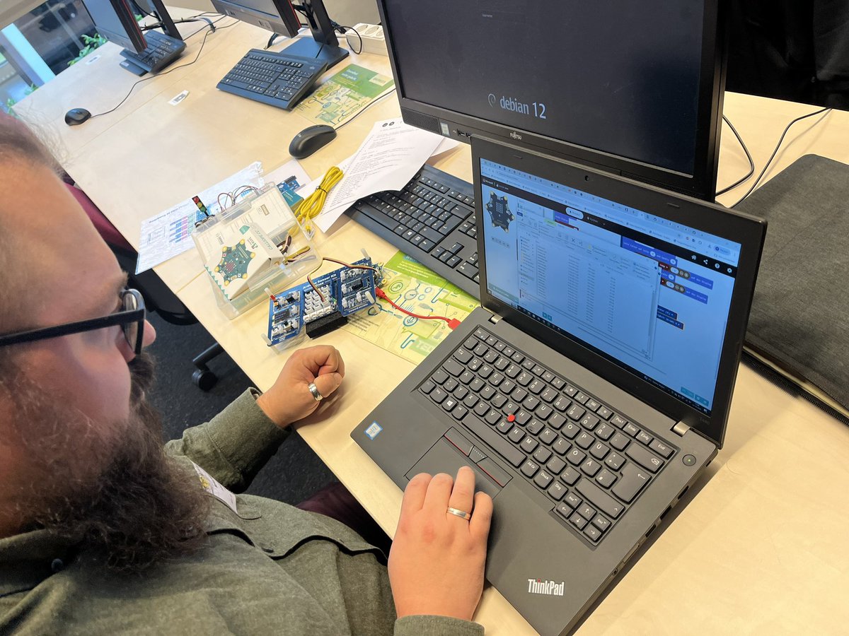 r_schulz_maker's tweet image. HILF! an der Universität Rostock. Als Gastdozent über #PhysicalComputing und #DigitaleMesswerterfassung im #MINT Unterricht referieren. Natürlich mit @Raspberry_Pi Pi Pico, @arduino UNO und @CalliopeMini Mini. #micropython #STEM #education
ief.uni-rostock.de/weiterbildung/…
