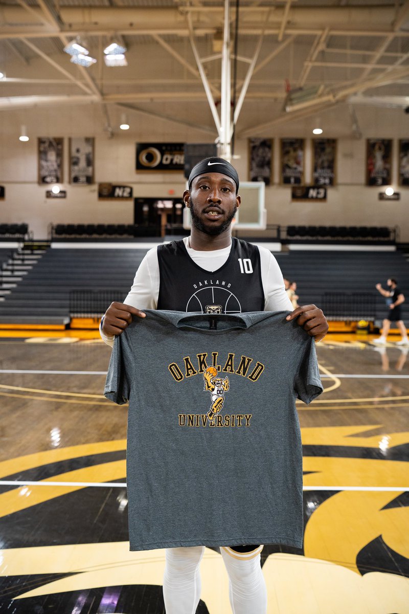 GoldenGrizzlies's tweet image. Fans, we’ve got something special for you! 🎉🤩

Like and RT this photo for a chance to WIN a brand-new Grizz basketball t-shirt AND 4️⃣ tickets to both the Women’s and Men’s basketball games on November 21st! 🏀