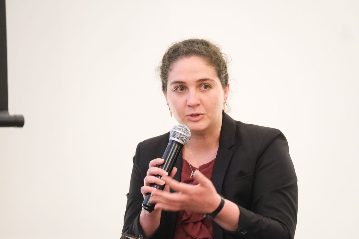 FNDCol's tweet photo. "Uno de los principales obstáculos que enfrentan los departamentos para avanzar en competitividad es la falta de coordinación entre los territorios y la Nación", afirmó @MariaMCanteroG, jefe de Estudios Económicos @MincomercioCo. Además, señaló que una clave para el desarrollo económico del país es simplificar las regulaciones a nivel departamental. #CompetitividadYDesarrollo