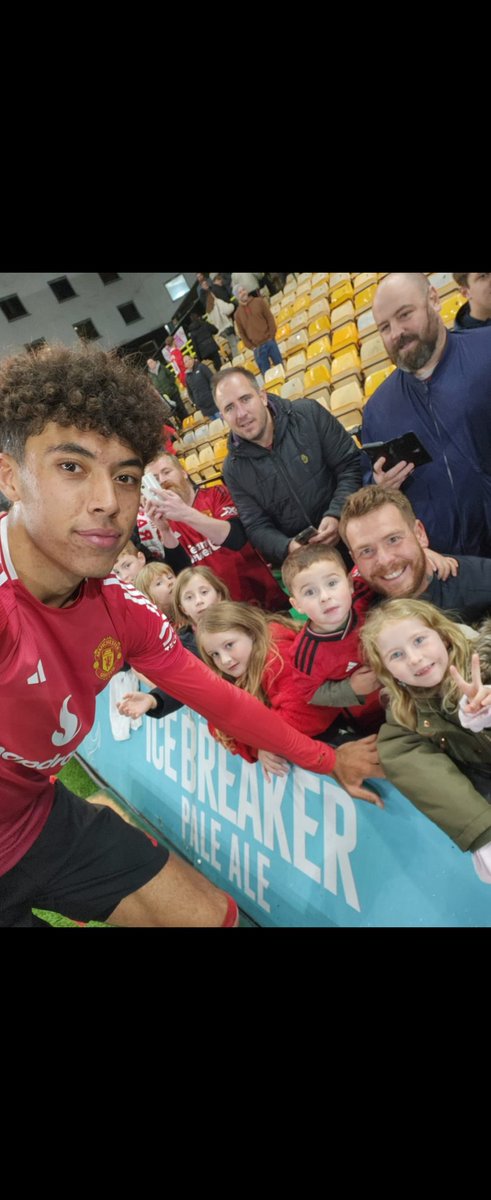 LouisBrowne's tweet photo. @EthanWheat09 your littlest biggest fan! Chester! ⚽️ #MUFC https://t.co/UgEZpF8uto