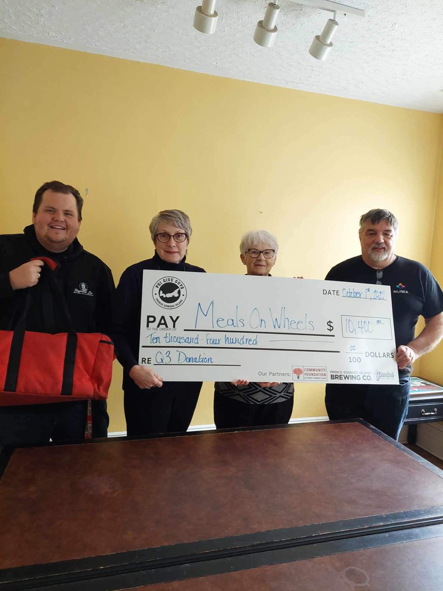 🚨Our members dropped by Meals on Wheels today to present them with a donation of $10,400!🚨

Last year they delivered over 22,000 meals to Islanders right to their doorstep. The need is growing. This donation will go towards broadening their impact.

Thank you for all you do!