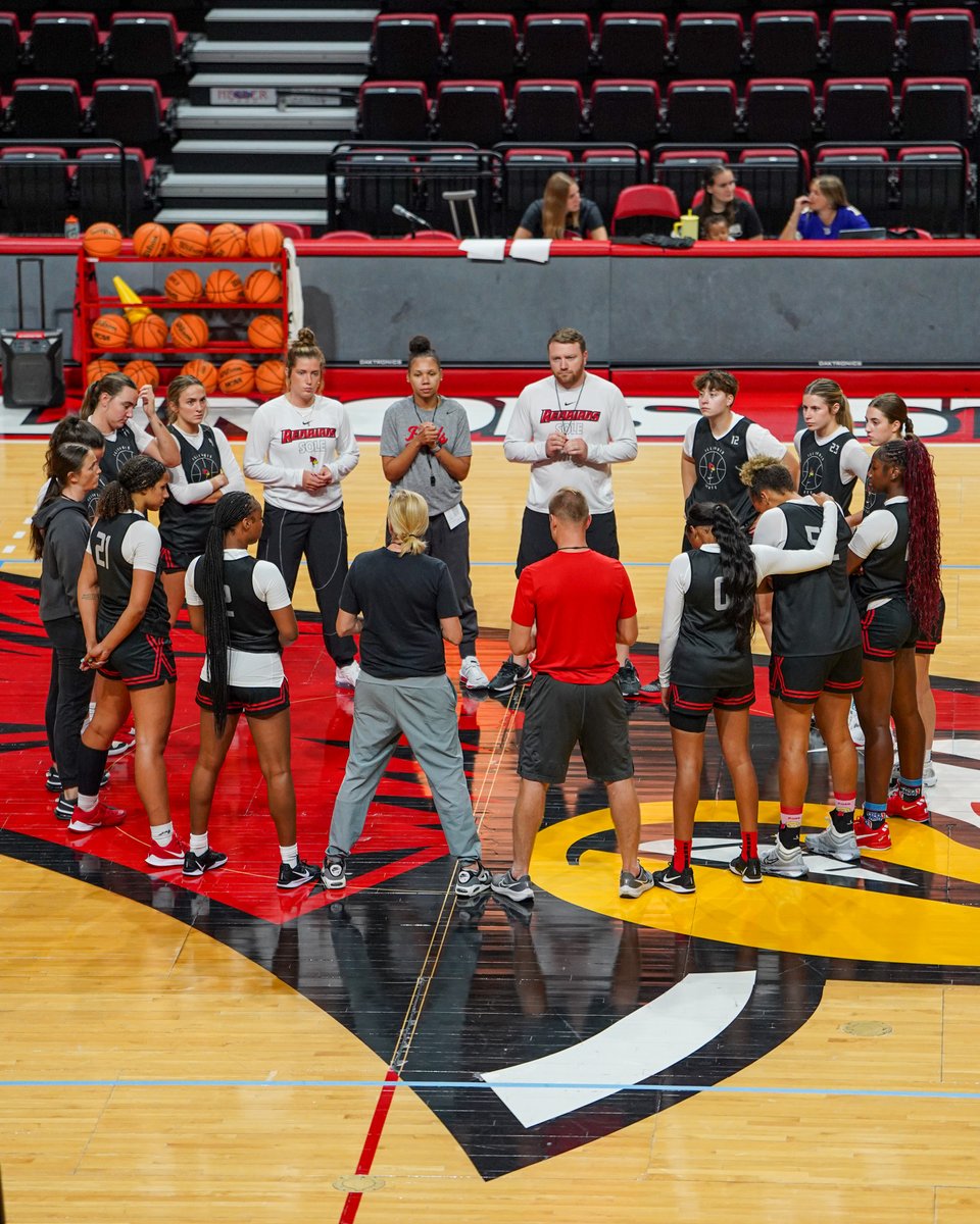 RedbirdWBB's tweet photo. Our circle❤️ https://t.co/WHXA7rBFYw