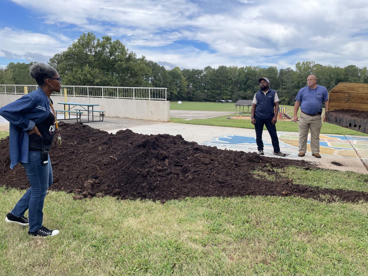 Palmetto Elementary (@palmettoeagles) on Twitter photo Thank you Mr. Hyman and Mr. Parrott for providing soil for our plants. It is going to be a great season.
<a href="/Franchesca_Warr/">Franchesca Warren</a> Thank you Mr. Hyman and Mr. Parrott for providing soil for our plants. It is going to be a great season.
<a href="/Franchesca_Warr/">Franchesca Warren</a>