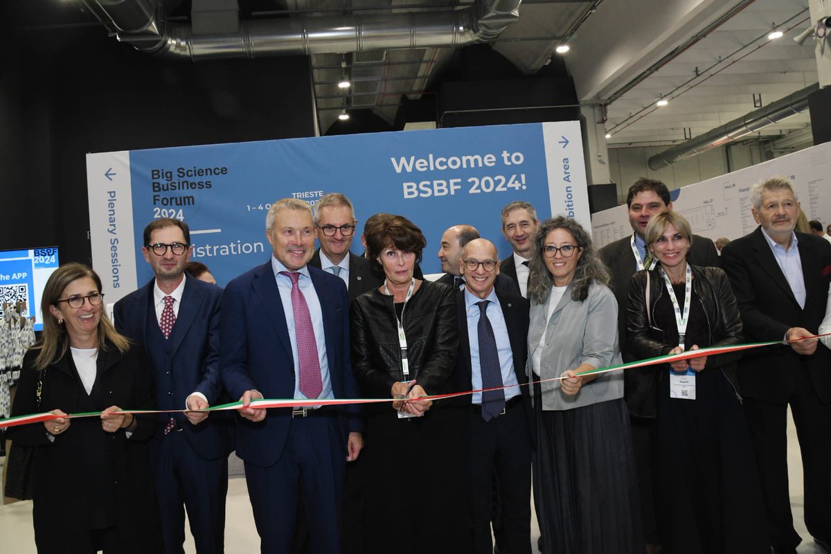 regioneFVGit's tweet photo. “Un’emozione e un orgoglio per la Regione aprire gli spazi espositivi di #Bsbf questa sera a Trieste. Un palcoscenico di prestigio per il sistema scientifico del Fvg”.
Così gli assessori @alessiarosolen e @SergioBini68 👉🏻 https://t.co/As5sw4GtUN https://t.co/kyx8evfrWV