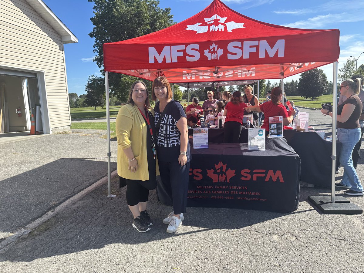 mflalonde's tweet photo. It was great to join @CanadianForces and their families for the #CFMWS Big Welcome event hosted at Uplands Military Community Centre.
Formidable de me joindre aux @ForcesCanada et à leurs familles pour l’événement organisé par #SBMFC au Centre communautaire militaire d’Uplands. https://t.co/N9sXB53uau