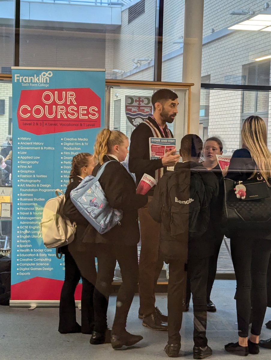 Huge thank you to <a href="/FranklinGrimsby/">Franklin Sixth Form College</a> for coming this lunch time to talk to our students about the courses they offer! 

The students engaged very well 😀

#engagement #post16 #education #thankyou