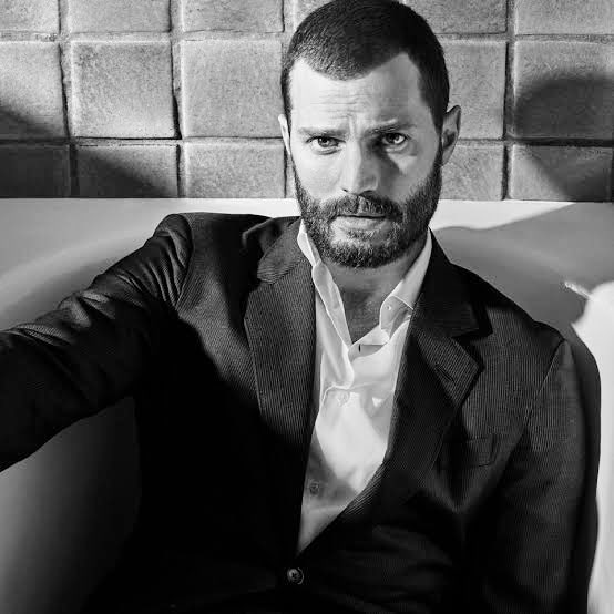 Jamie in a bath tub edition💦🤍
#JamieDornan