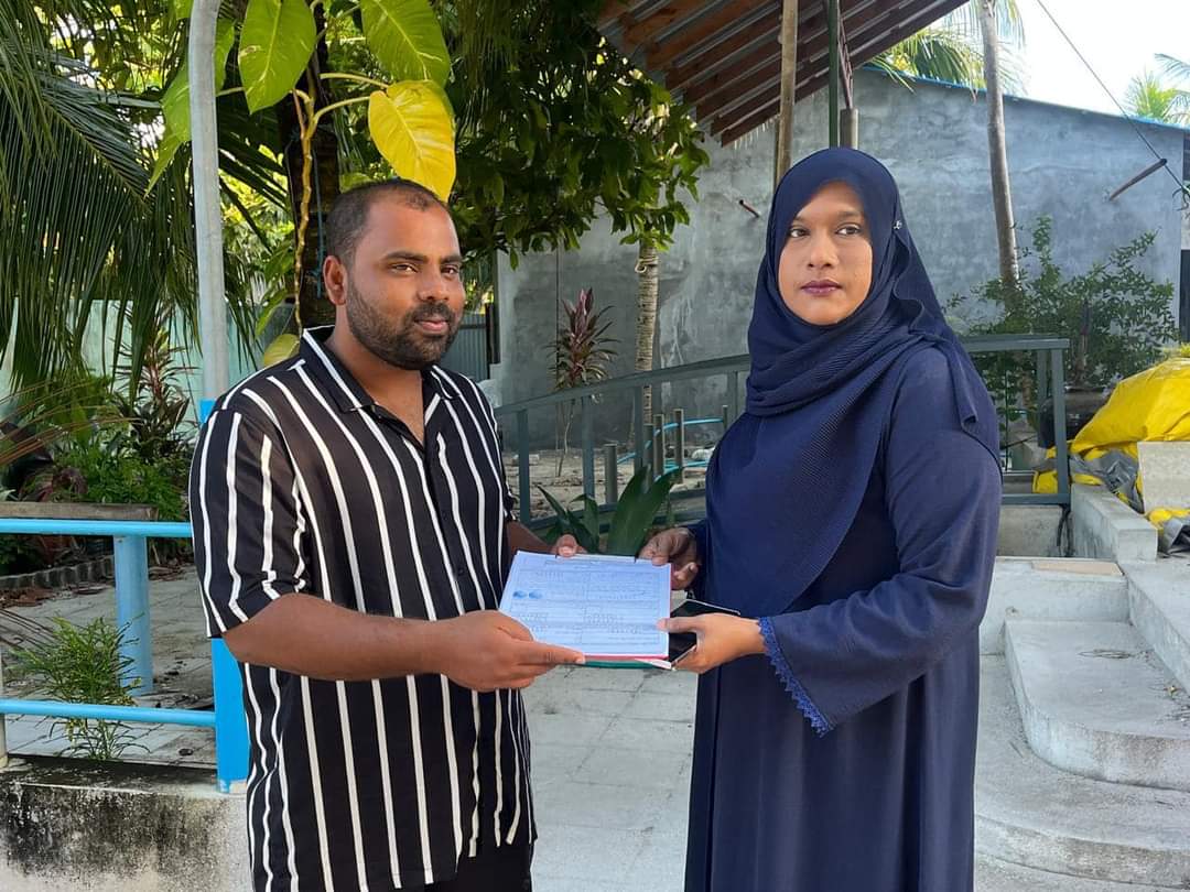 DrMuizzuFan's tweet photo. @pnc_secretariat Membership Drive, lead by MP @fathimathsaudha at F. Dharaboodhoo
#CongreeParty
@Fathmath_Saudha https://t.co/vLnxapkgmX