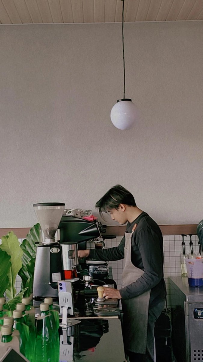 inget inget tempatna, clu na eta harepen mesin aya kembang, bisi ulin kadieu sapa we, nama tempat na TEMPAT MAKAN BANDUNG, cek ig:tempatmakan.bdg setiap sabtu mingggu ada acustik.