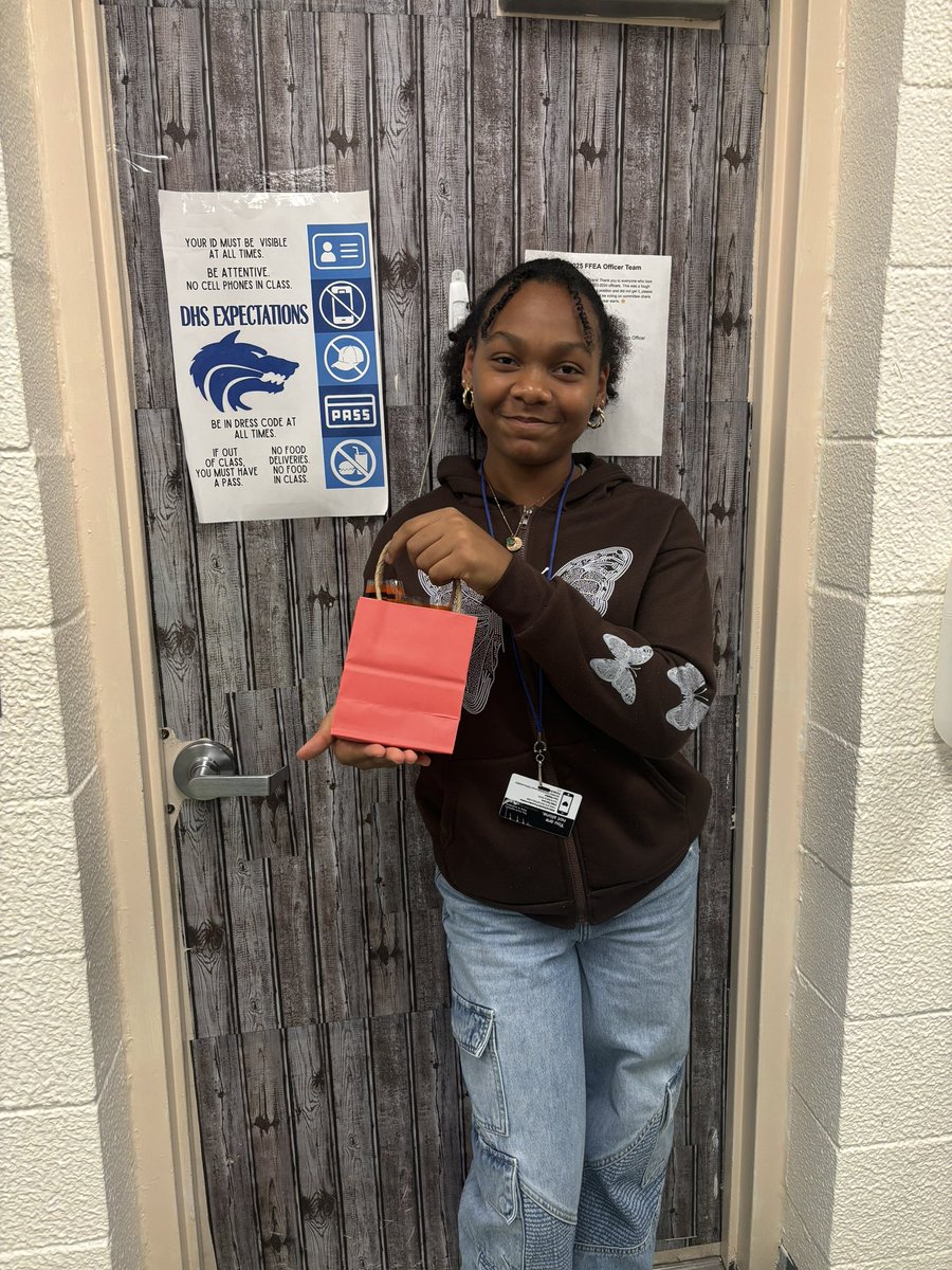 AbcsWithMissT_'s tweet photo. Congrats to our teachers of the month! These students go above and beyond for our preschoolers! They all got to enjoy a bag full of goodies &amp; a starbucks gift card. 🥳🫶🏼 @DHSHappenings https://t.co/DJM3yMJyhk