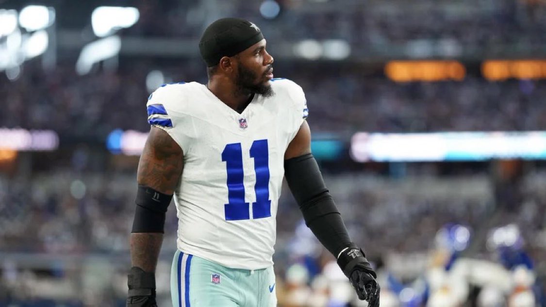 MrSportsUpdate0's tweet photo. #Cowboys star pass rusher Micah Parsons had to be helped off the field with trainers due to a lower leg injury.

He was carted into the locker room with his left shoe off. https://t.co/8oWFICX5cB