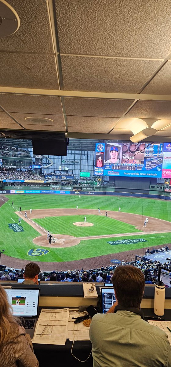 Mets up on Brewers 8 to 4 in the middle of the 5th inning.