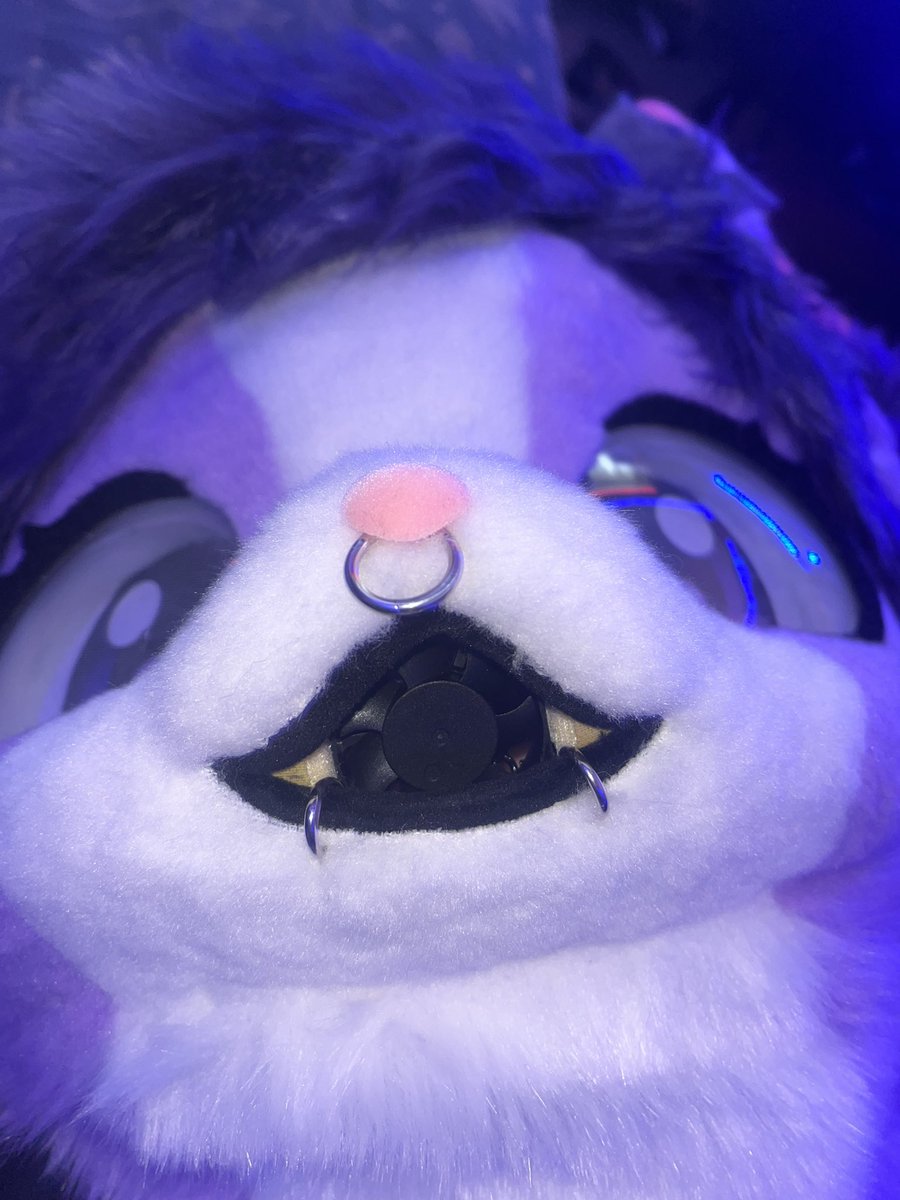 TrivialBroker's tweet photo. So here’s a neat lil bit of DIY I got up to!

I installed a lil PC fan in Brokers suit head with the help of some velcro and bits of plastic for brackets. It’s connected to a portable power bank and makes all the difference when suiting. 

I can actually breathe now 😂 https://t.co/z5g5iQsbpf
