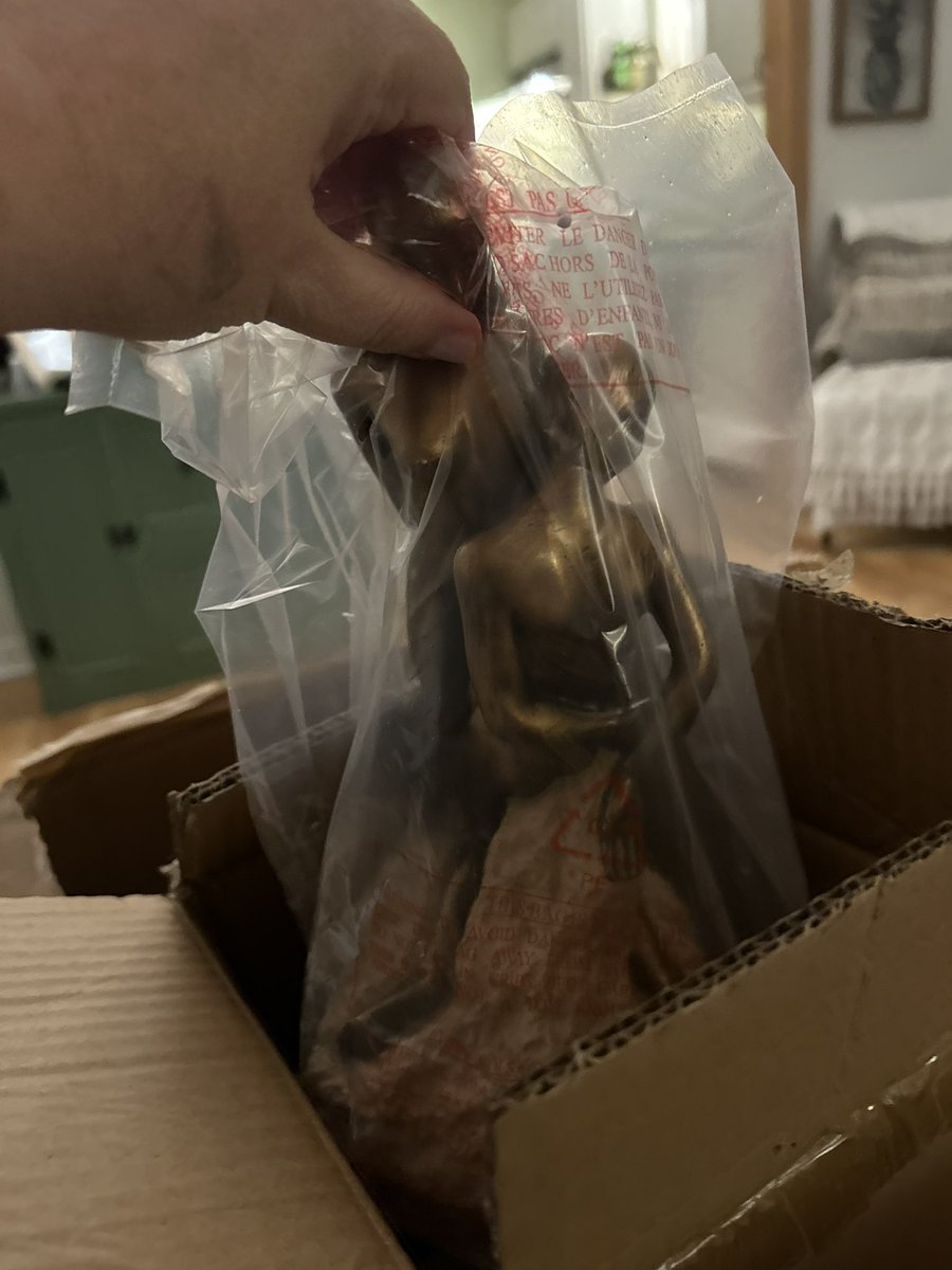 staxshelly's tweet photo. @Wayfair Behold the replacement I received today: https://t.co/jKvTcjQTMW