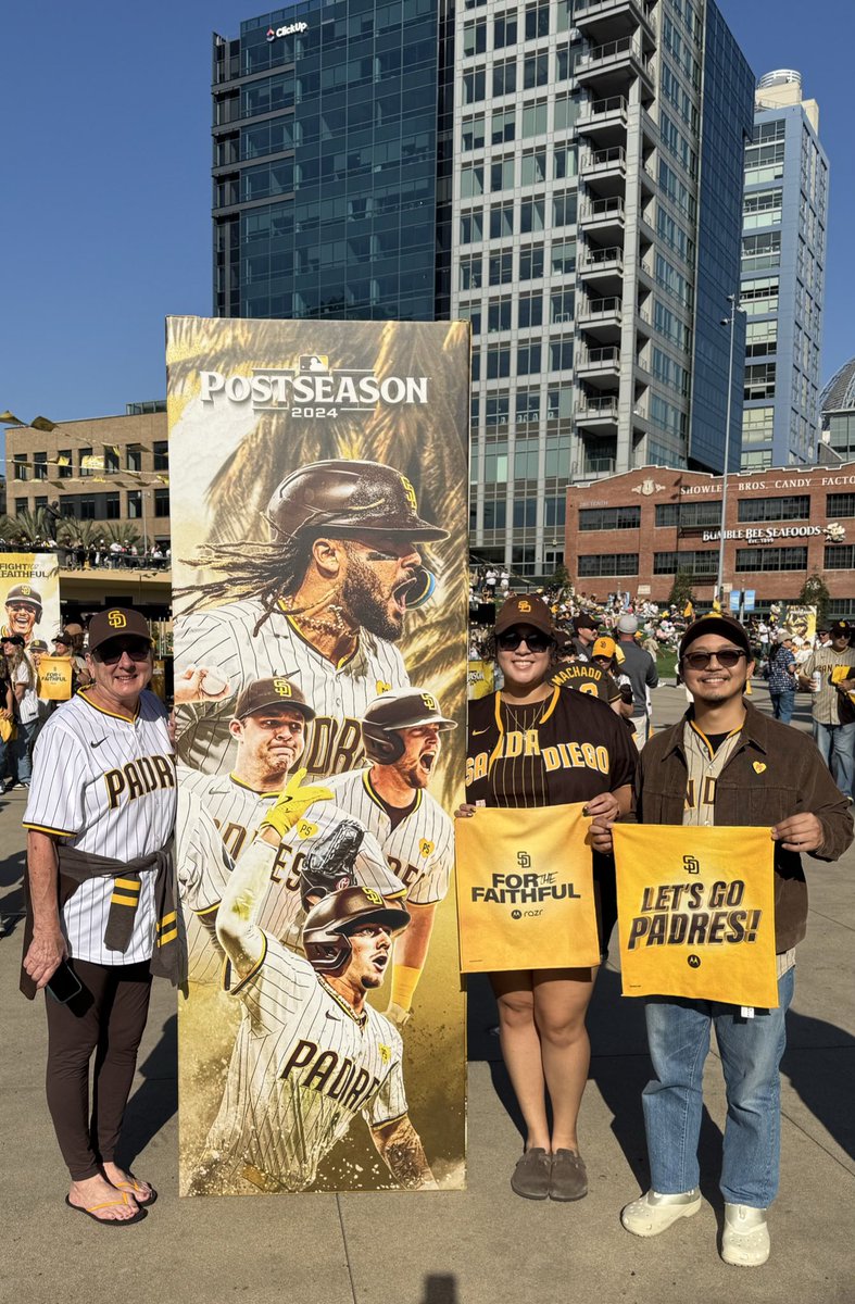 onirapac's tweet photo. #ForTheFaithful Go Padres! https://t.co/N5REmTJ4Tz