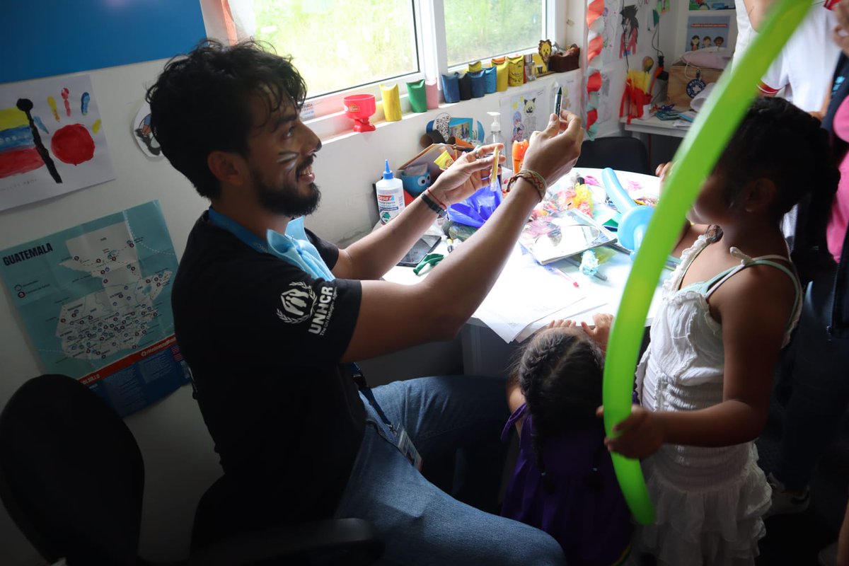 NJuarezV's tweet photo. 🎉 ¡Celebremos el Día del Niño en el CAPMIR Esquipulas! 🌟 Este evento demuestra la integración e inclusión de todos los niños de flujos mixtos y guatemaltecos, con talleres creativos, juegos tradicionales, quebrar piñatas, partir pastel. ✨ #DíaDelNiño #Esquipulas https://t.co/pahpVVka6f