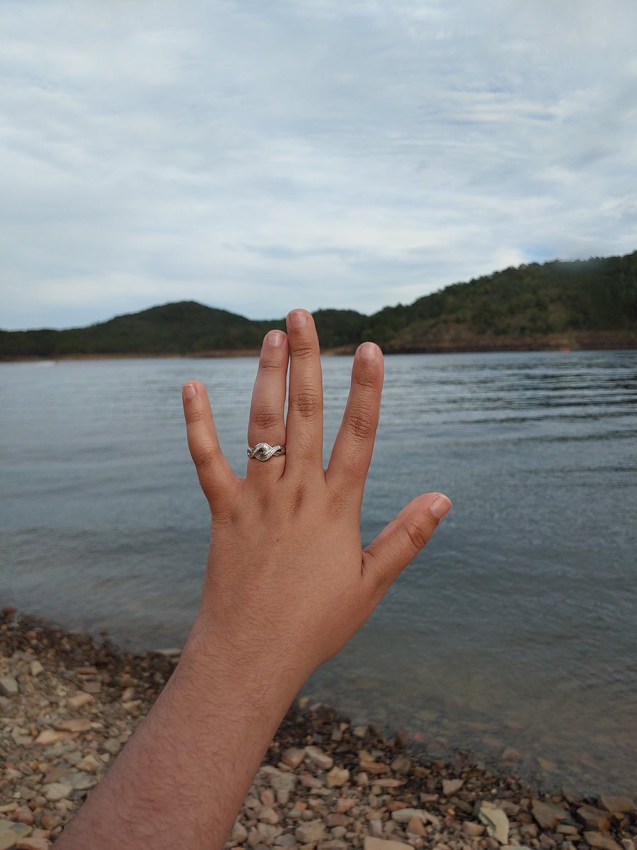 bloubutt's tweet image. I think I had a great vacation :-) 🎉🎊

I'm engaged as hell oh my god!!!!!! 💕💕 @junssbutt 💕💕
