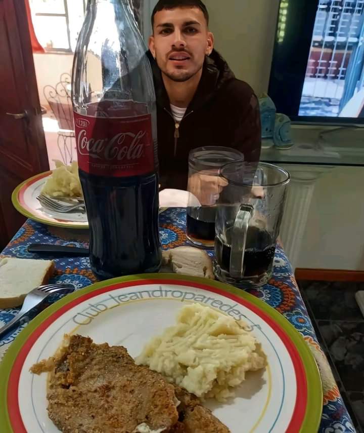 juliccosta's tweet photo. Ma  dice que quiere otra milanesa https://t.co/PFcrrXU4mZ