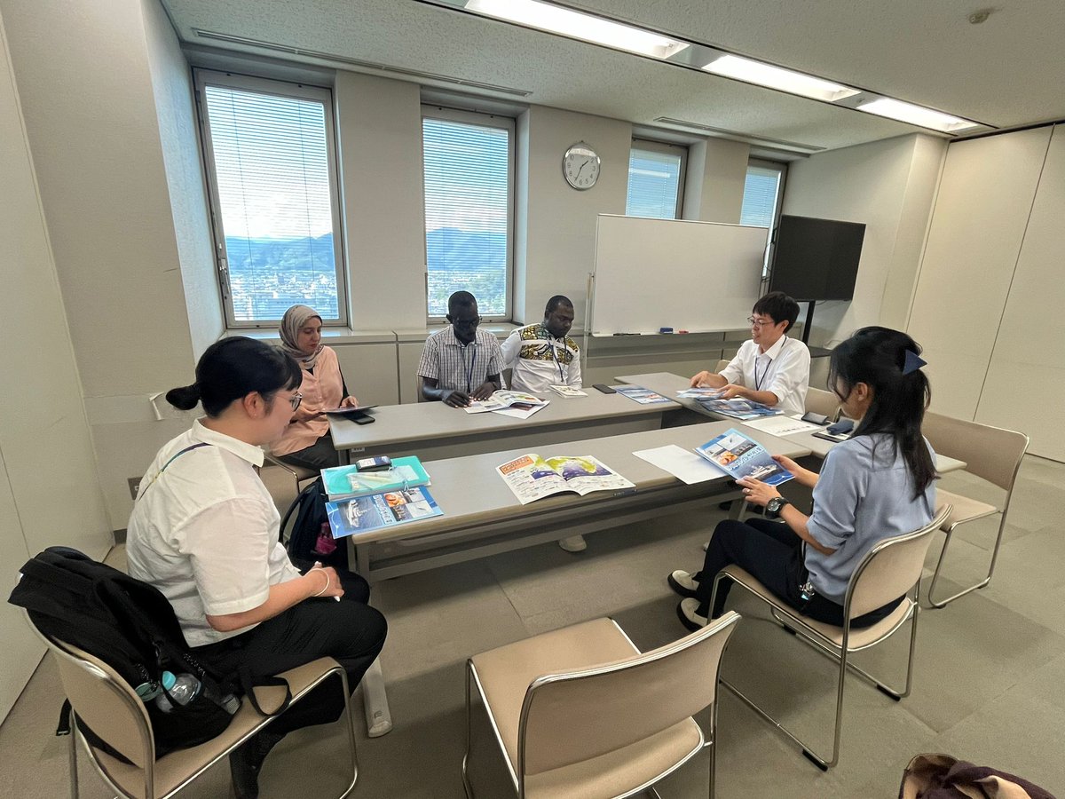 Yinji_Li's tweet photo. そして4ヶ国水産庁行政官の交流🇨🇲🇸🇳🇪🇬🇯🇵!静岡県の水産業の実態、課題、展望について伺い、各国の現状等について話し合いました。皆さんが水産行政に携わるようになったきっかけ話は、とても興味深かったです!ありがとう、静岡県水産海洋局!✨️
#JICAtraining
#universityprogram
#tokaiuniversity https://t.co/lP0SqZ0iLw