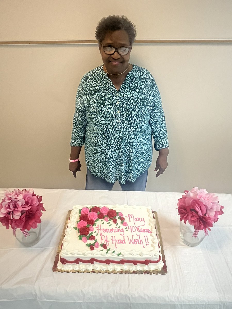 CoachDavisinPE's tweet photo. Today we are celebrating my dadโs birthday๐ and my momโs 40th year work anniversary #grit #samegrace #๐๐๐ https://t.co/4rMT1NkTwP