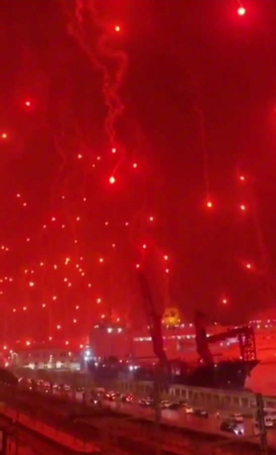 اسرائيل تقصف غزة ..لا اعتراض
اسرائيل تقصف اليمن.. لا اعتراض
اسرائيل تغتال اسماعيل هنية..لا اعتراض
اسرائيل تغتال حسن نـsـر الله..لا اعتراض
قُصفت اسرائيل..شجبوا وادانوا وشككوا! 
فمن هم؟
من له فطرة سليمة سيجيب انهم الصـHـاينة وحلفائها،
نصيحة راجعوا مواقفكم ومع اي طرف انتم!!