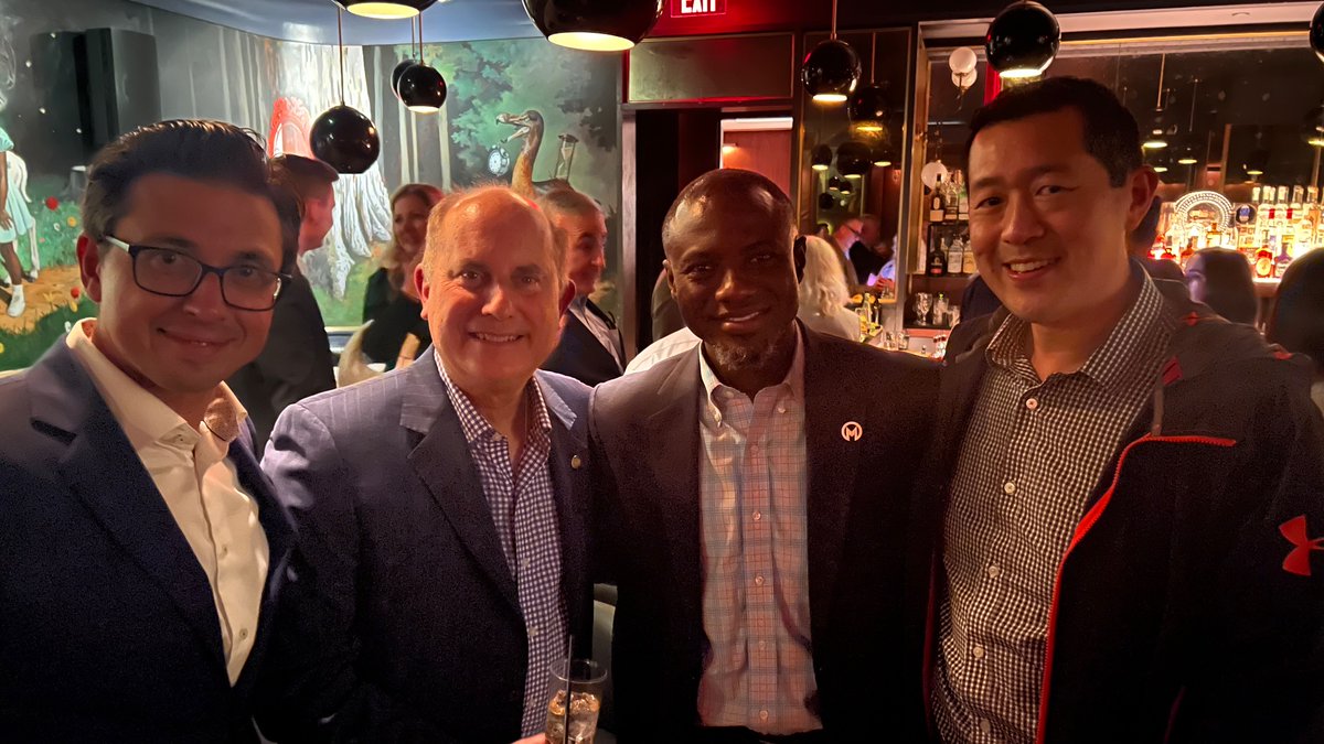 So great to catch up with friends and colleagues at ASTRO ! <a href="/KOSJ12/">Kosj Yamoah MD, PhD</a> <a href="/MikeChuongMD/">Michael Chuong</a> <a href="/MoffittNews/">Moffitt Cancer Center</a> <a href="/MoffittRadOnc/">MoffittRadOnc</a>