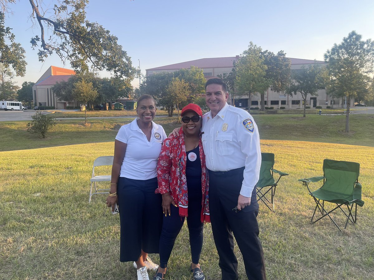 HoustonFire's tweet image. Next up: Riverside Terrace! It’s always great to see @CMPlummer4 and 61st civil court Judge Fredericka Phillips.